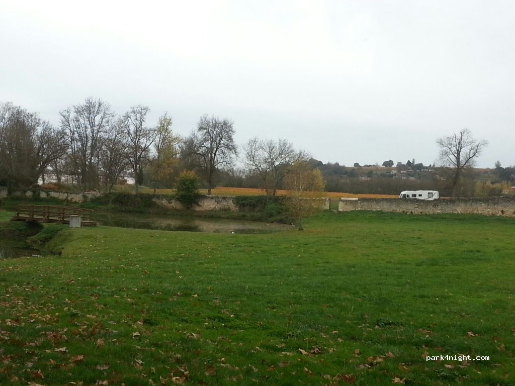 (33710) Bourg - Au Roc — foto