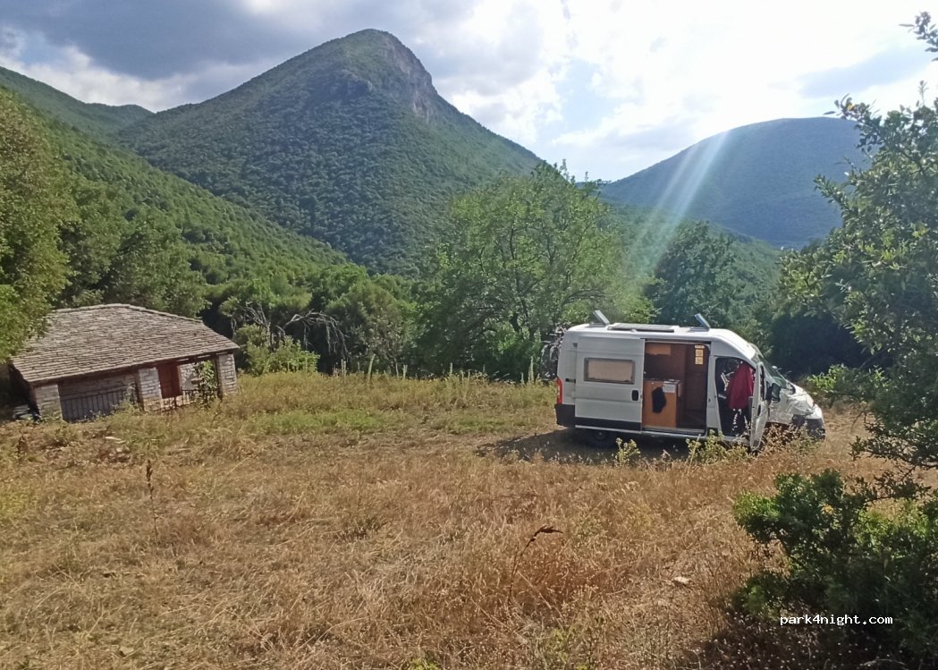 (440 04) Kentriko Zagori - Unnamed Road — foto