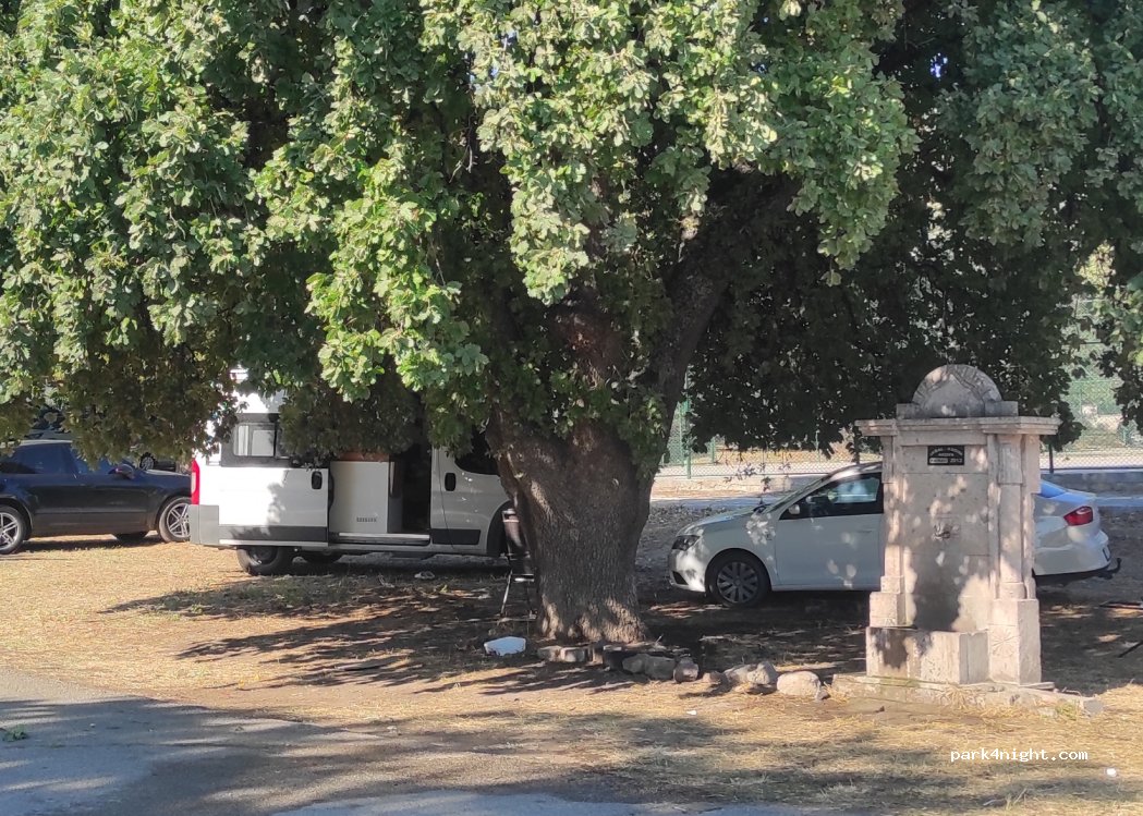 (10700)  - 2 Ayaklı Caddesi — foto