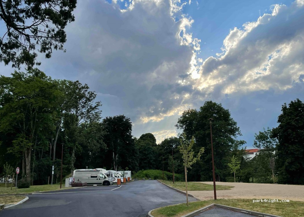 Aire de camping-car Fougerolles-Saint-Valbert — foto