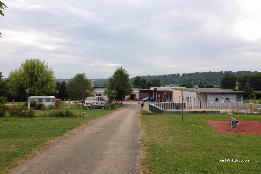 Camping du Lac de la Villegusien — foto