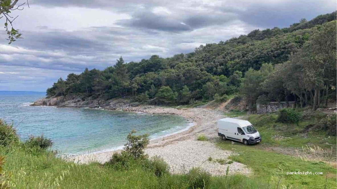 (52208) Peruški - Unnamed Road — foto 4