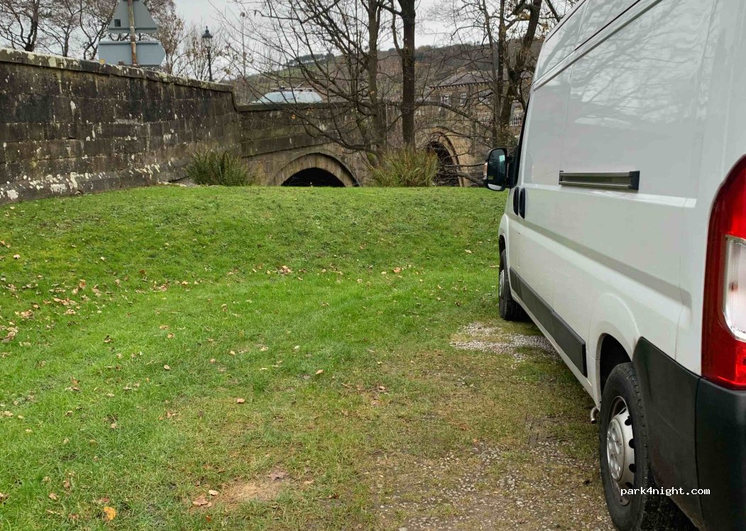 Showfield carpark Pateley Bridge — foto 3