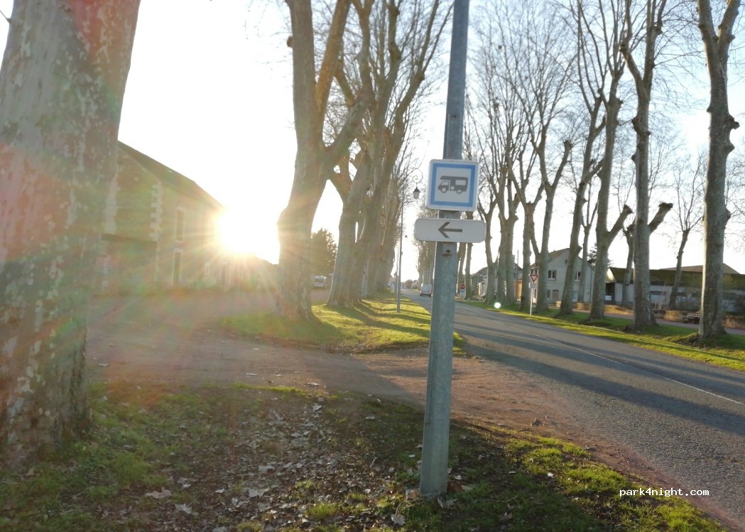 (37120) Richelieu - 5B Avenue Pasteur — foto