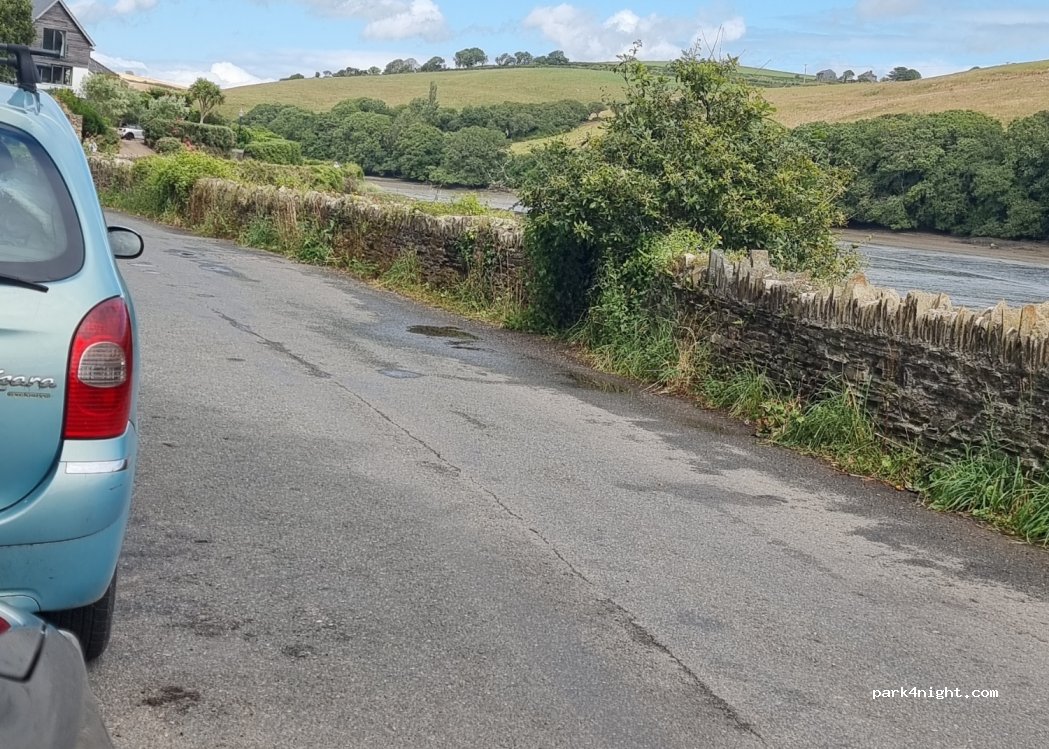 (TQ7 2DJ) Kingsbridge - Embankment Road — foto