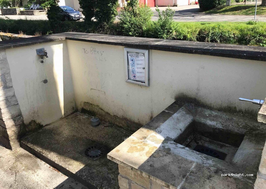 (46150) Catus - Place de la Vernière — foto