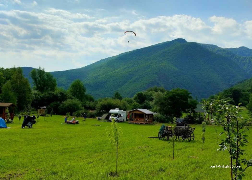 Retezat Retreat Camping — foto 3