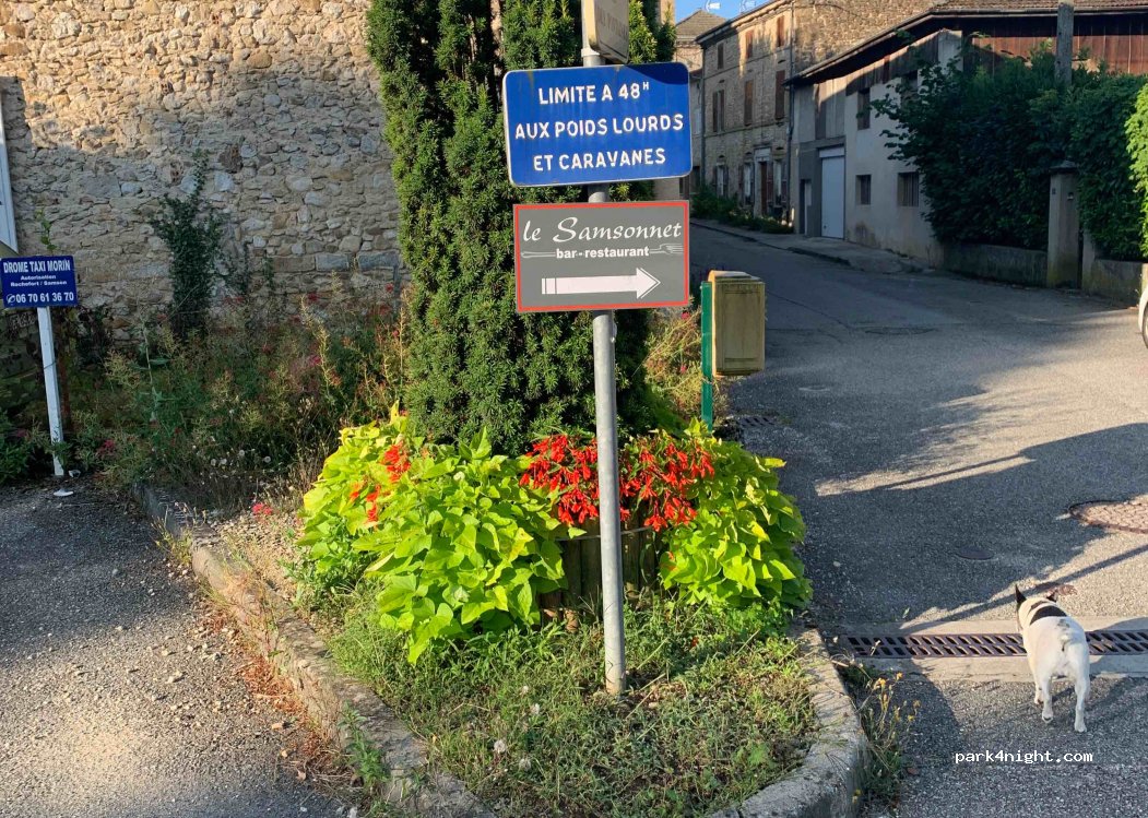 (26300) Rochefort-Samson - 1 Place du Riousset — foto 4
