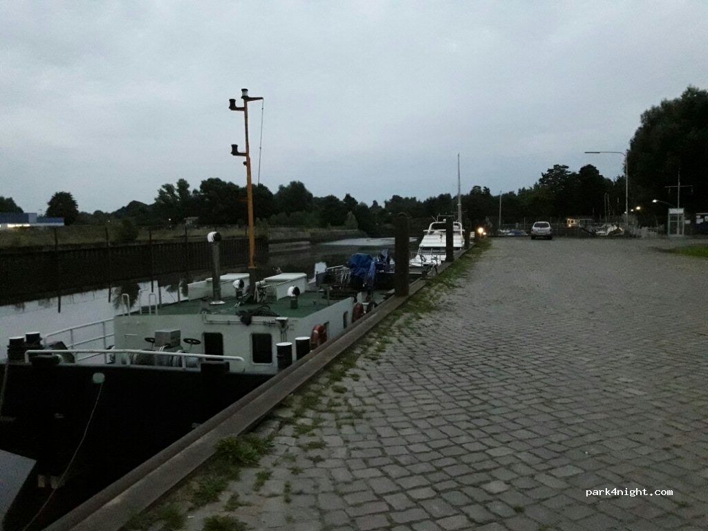 Wohnmobilstellplatz Uetersen — foto