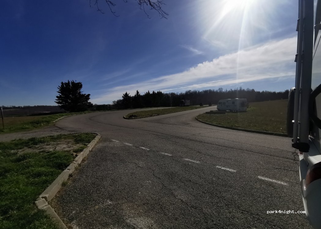 (32600) L'Isle-Jourdain - N124 — foto 4
