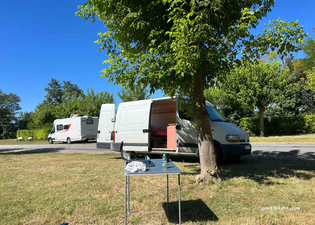 Camping Municipal du Château de Duras — foto