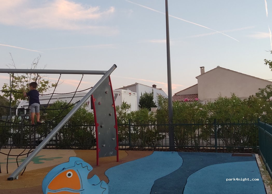 (13700) Marignane - 5 Place Pytheas — foto 2