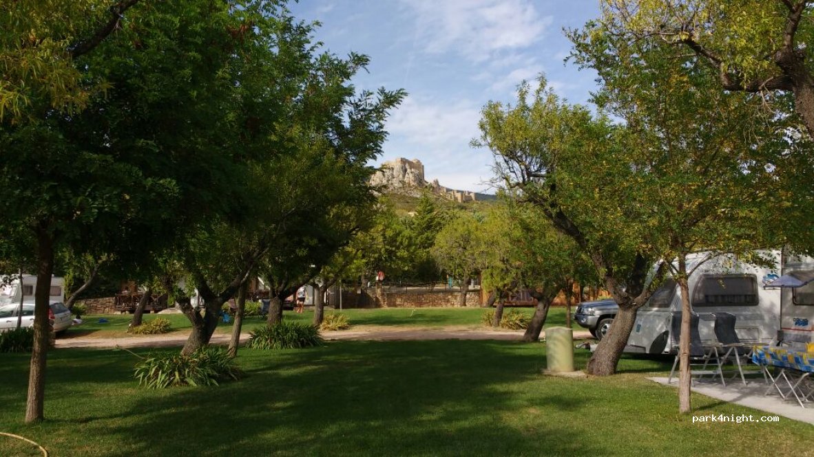 loarre camping castle — foto