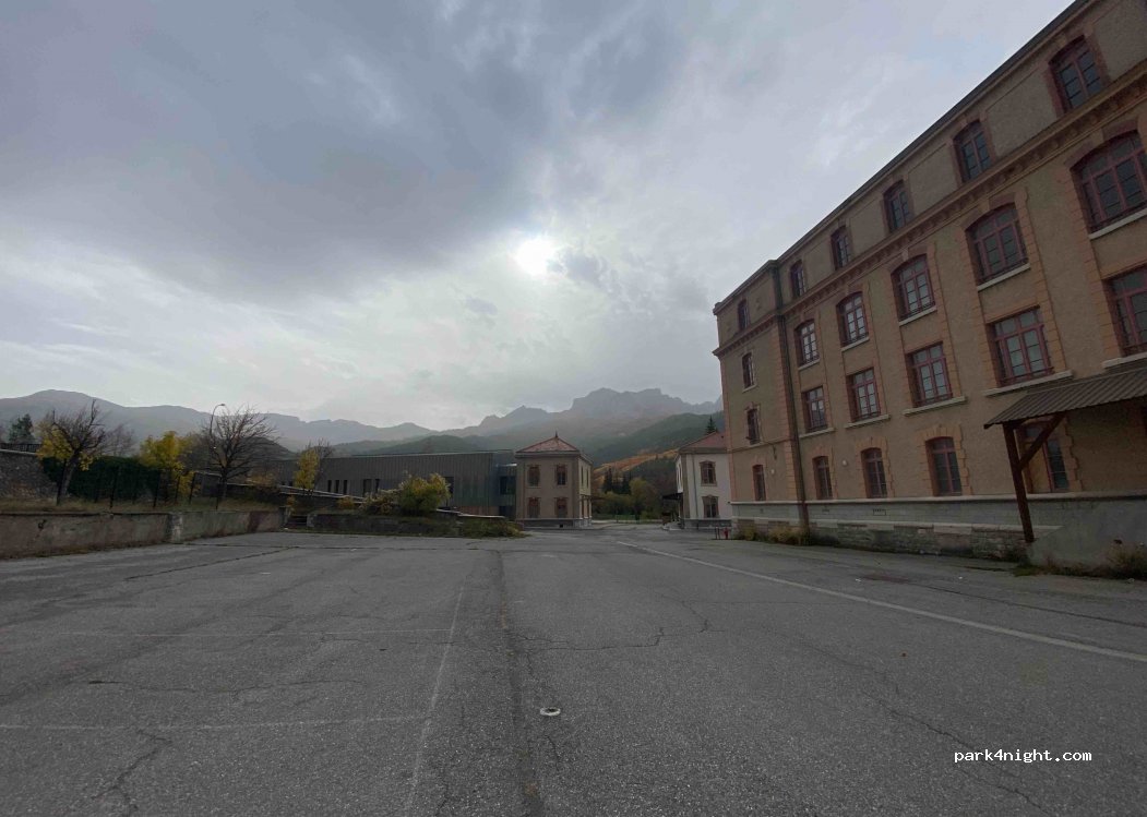 (04400) Barcelonnette - 1 Avenue du Lt Colonel Pelardy — foto 3