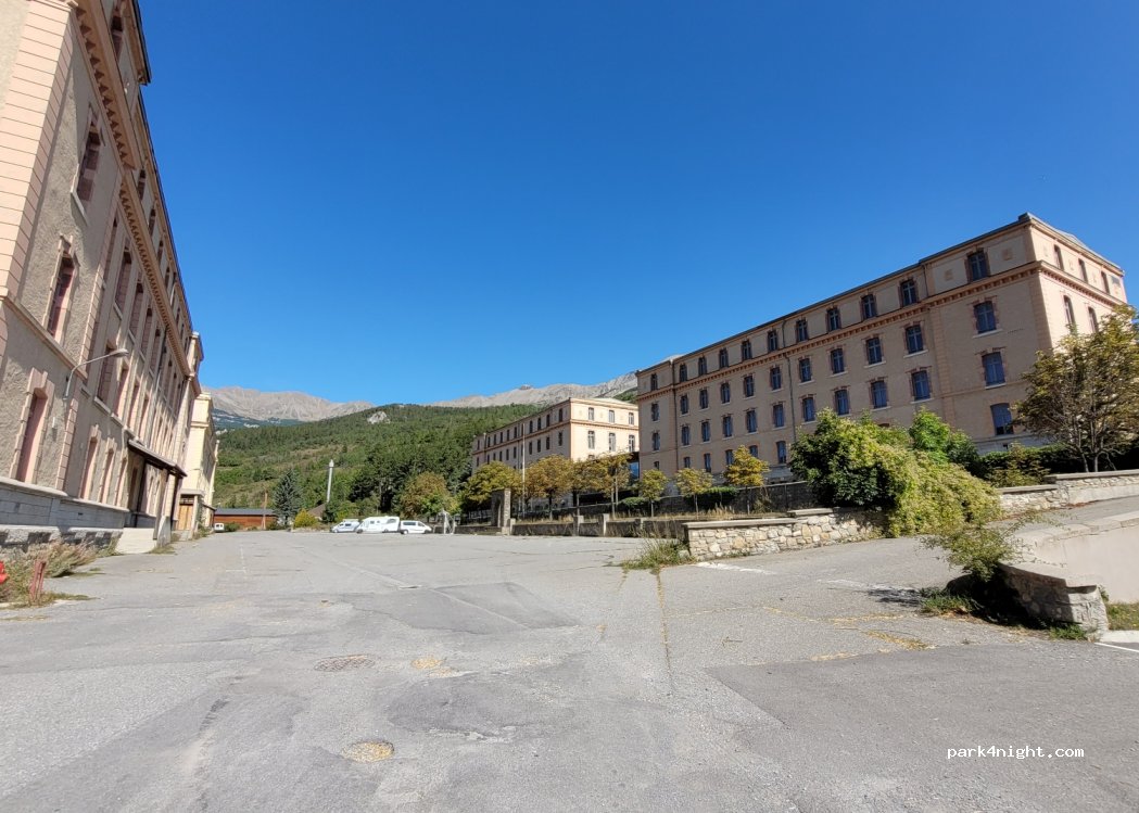 (04400) Barcelonnette - 1 Avenue du Lt Colonel Pelardy — foto 4