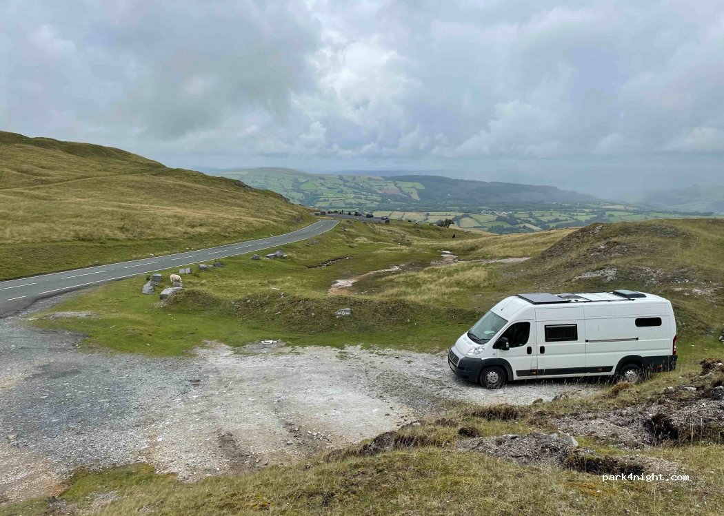 (SA19 9PA) Llangadog - A4069 — foto
