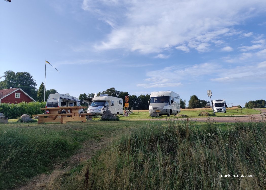 (681 96) Kristinehamn - 146 Rudskogavägen — foto