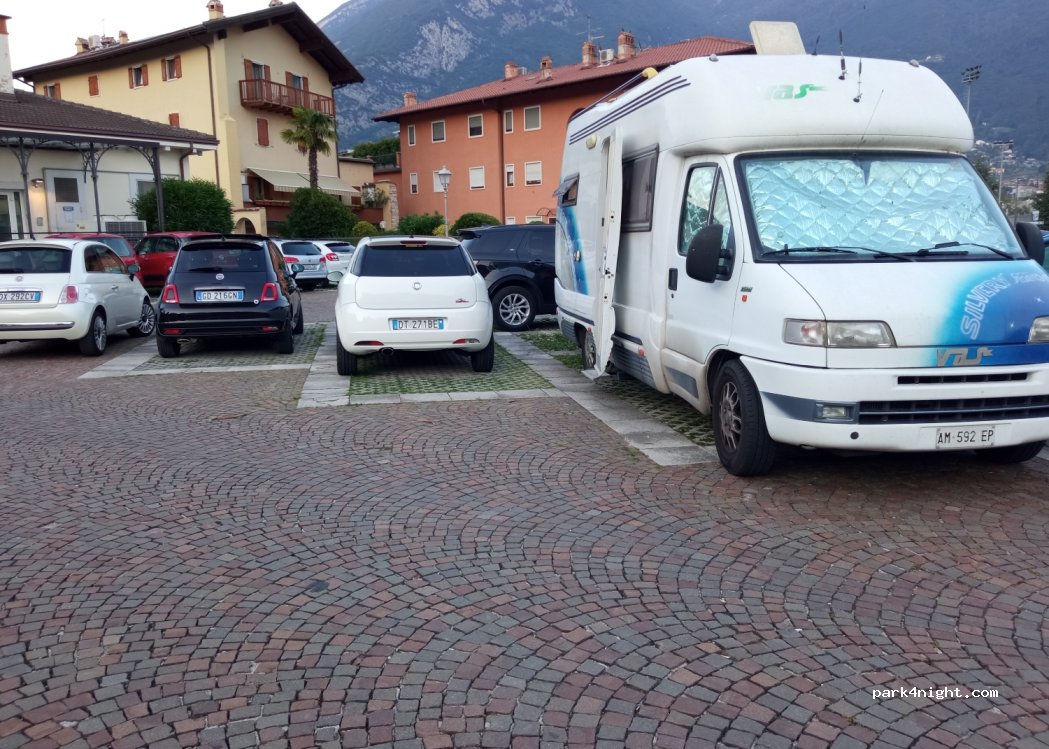 (38062) Arco - Viale Monache — foto