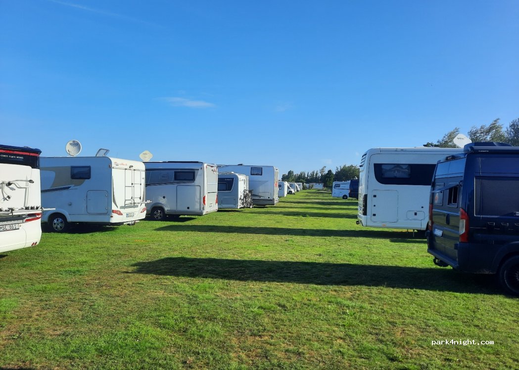 Wohnmobilstellplatz Strandparkplatz in Mönchgut — foto 2