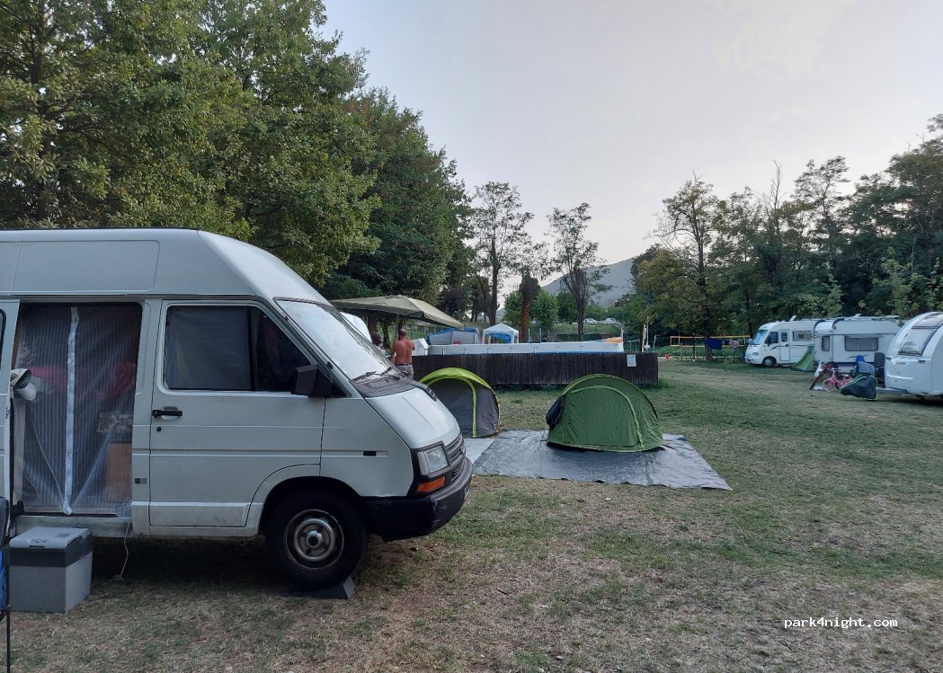 River Camping — foto 2