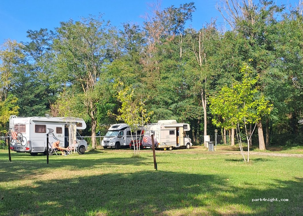 River Camping — foto 3