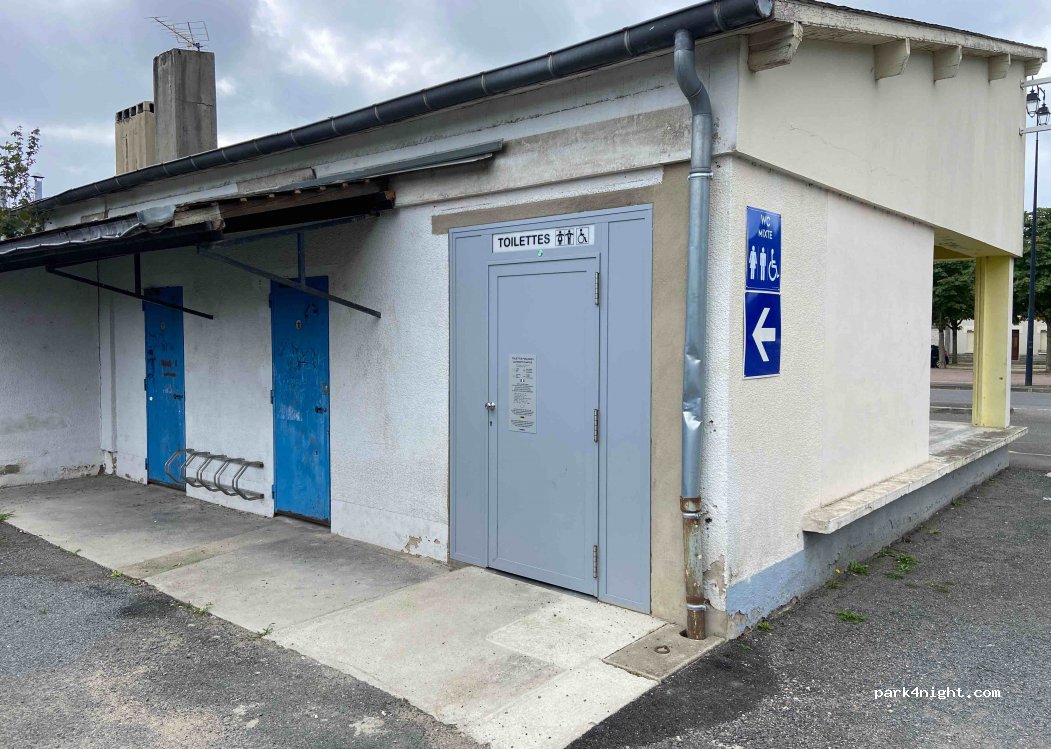 (18130) Dun-sur-Auron - 14 Place des Ormes — foto