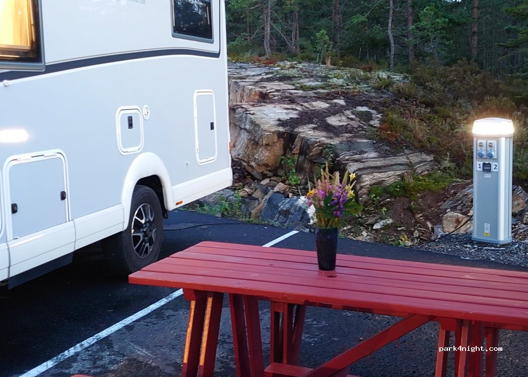 E-18 bobilparkering — foto