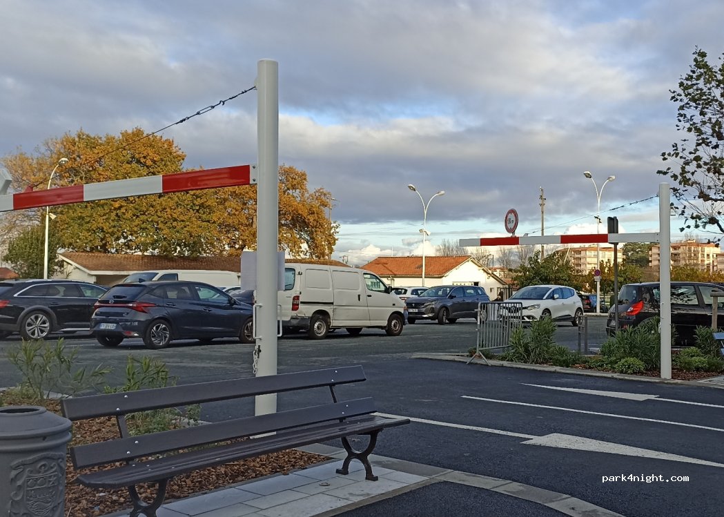 (64200) Biarritz - 2 Avenue du Lac Marion — foto