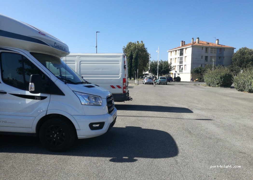 (13200) Arles - 115 Avenue de Stalingrad — foto