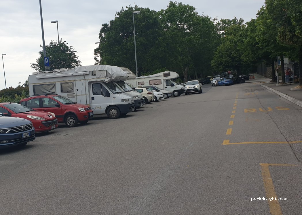 (34123) Trieste - 1 Largo Ugo Irneri — foto 4