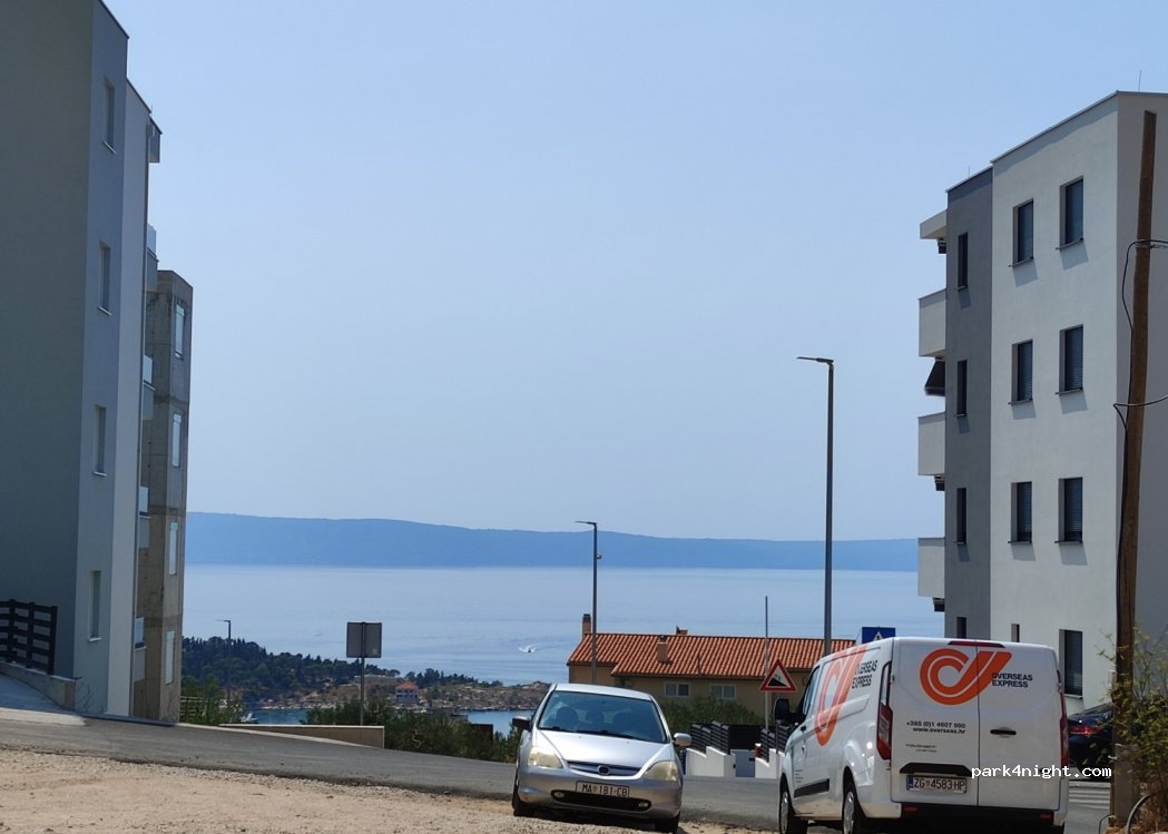 (21300) Makarska - 57 Zadarska ulica — foto