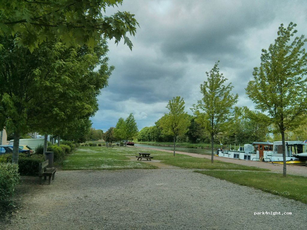 (18150) Cuffy - 13-23 Rue Port — foto
