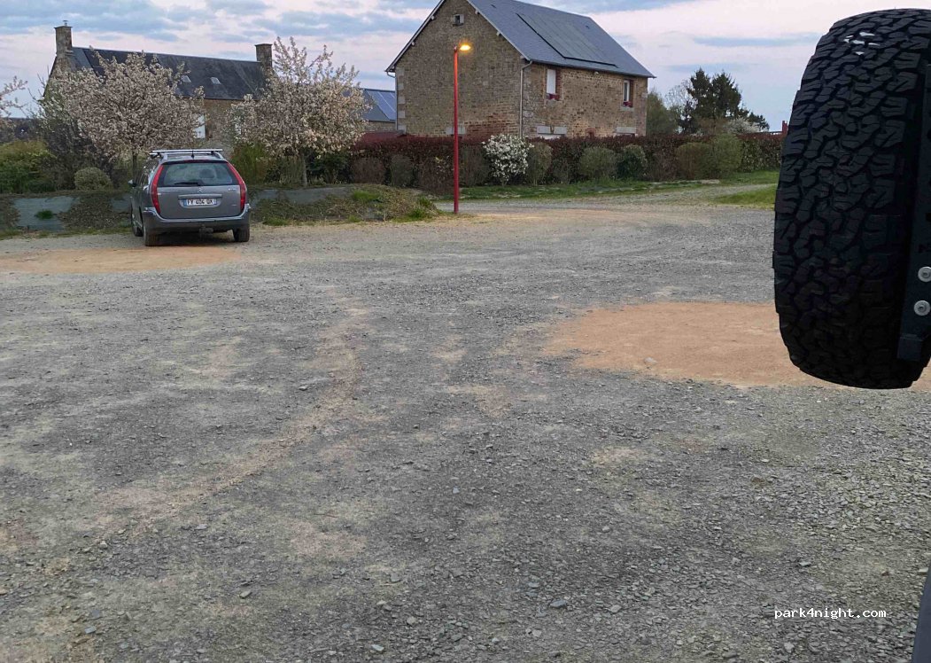 (61100) Athis-Val-de-Rouvre - 3 D20 — foto