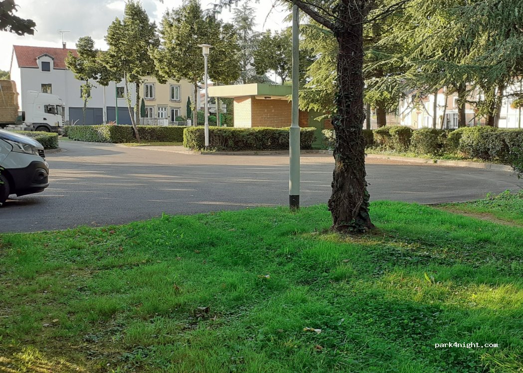 (52400) Bourbonne-les-Bains - 11 Avenue du Lieutenant Gouby — foto