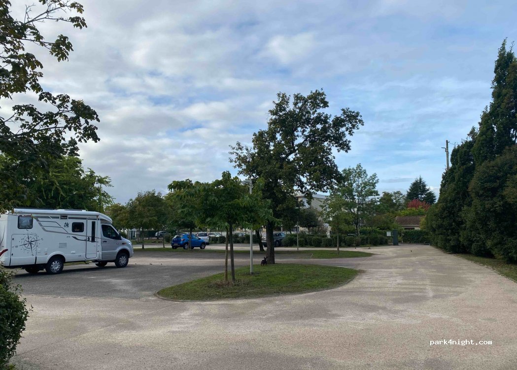 (33600) Pessac - 30 Avenue Pierre Castaing — foto