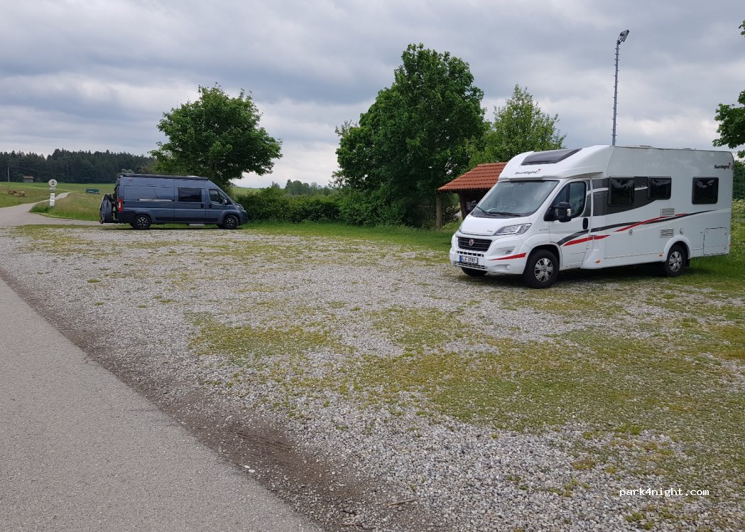 Wohnmobilstellplatz am Sportplatz — foto 3