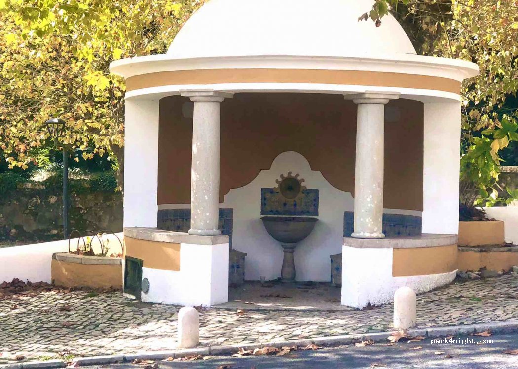 (2710-508) Sintra - 16 Praça Dom Fernando II — foto
