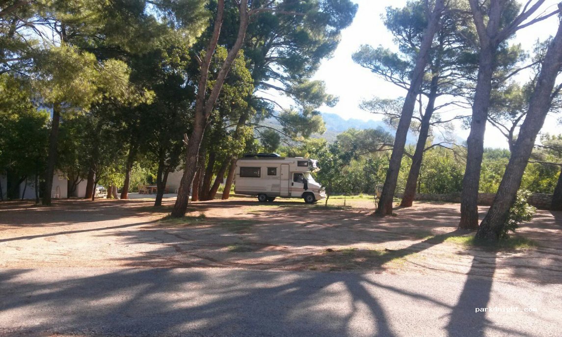 (23244) Starigrad - Ulica Starigradskih Zidara — foto