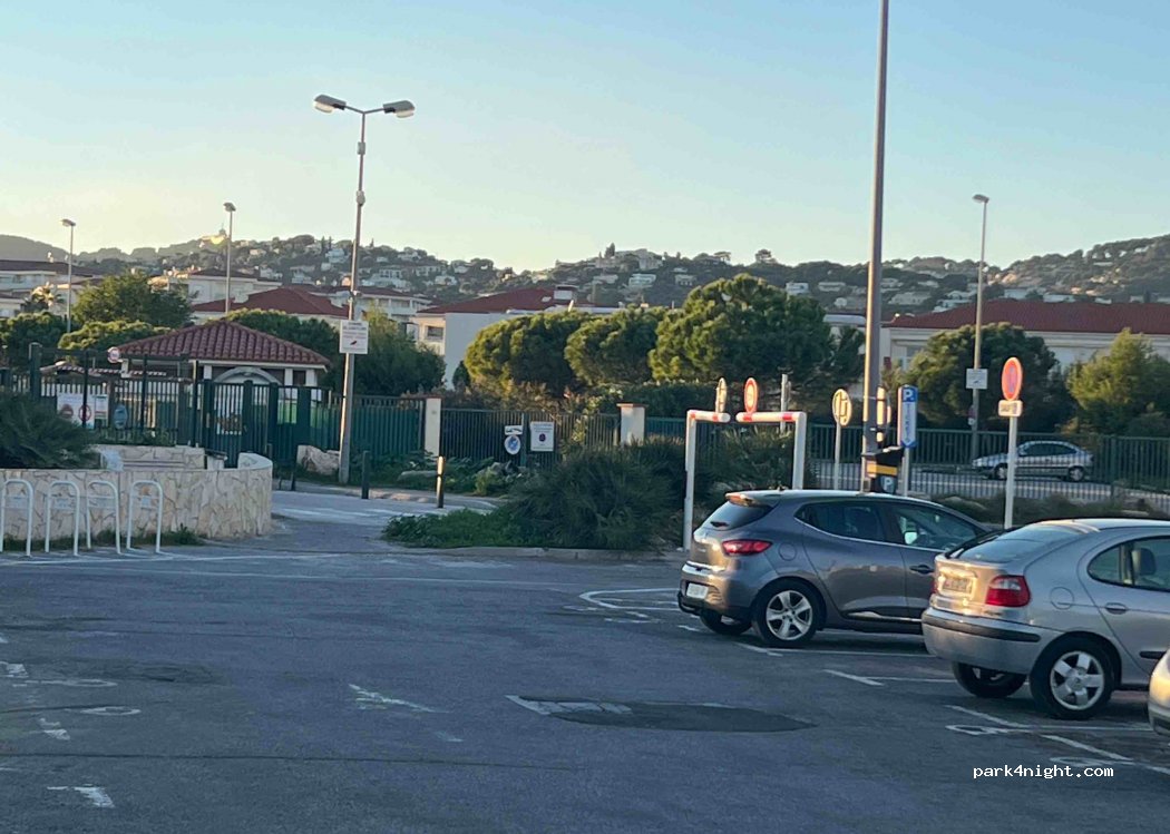 (06160) Antibes - 35 Rue Dulys — foto