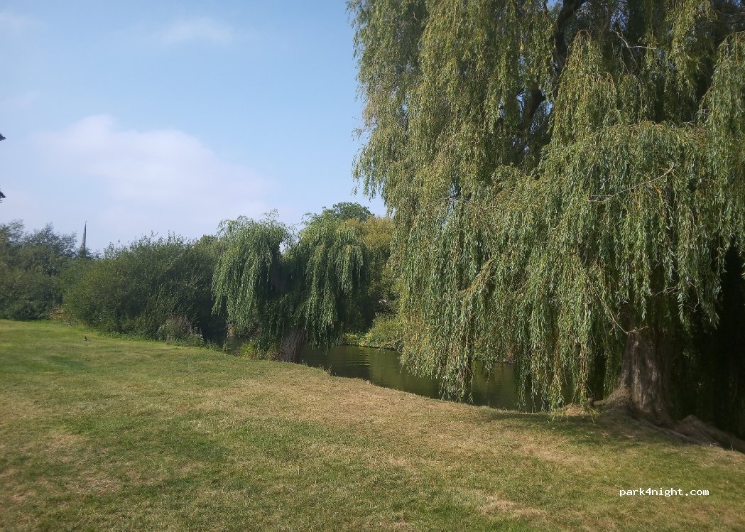 Riverside Camping — foto 2