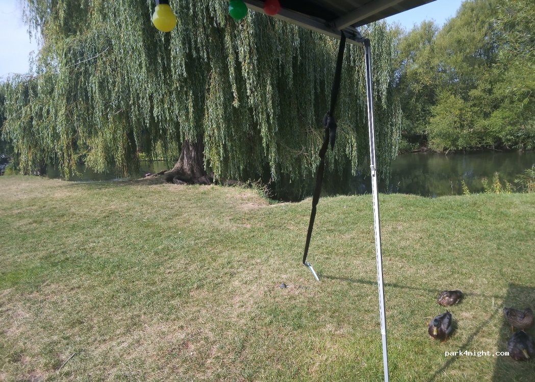 Riverside Camping — foto 3