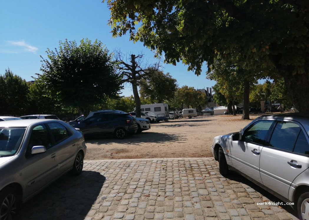 (86310) Saint-Savin - 54 Place de la Libération — foto