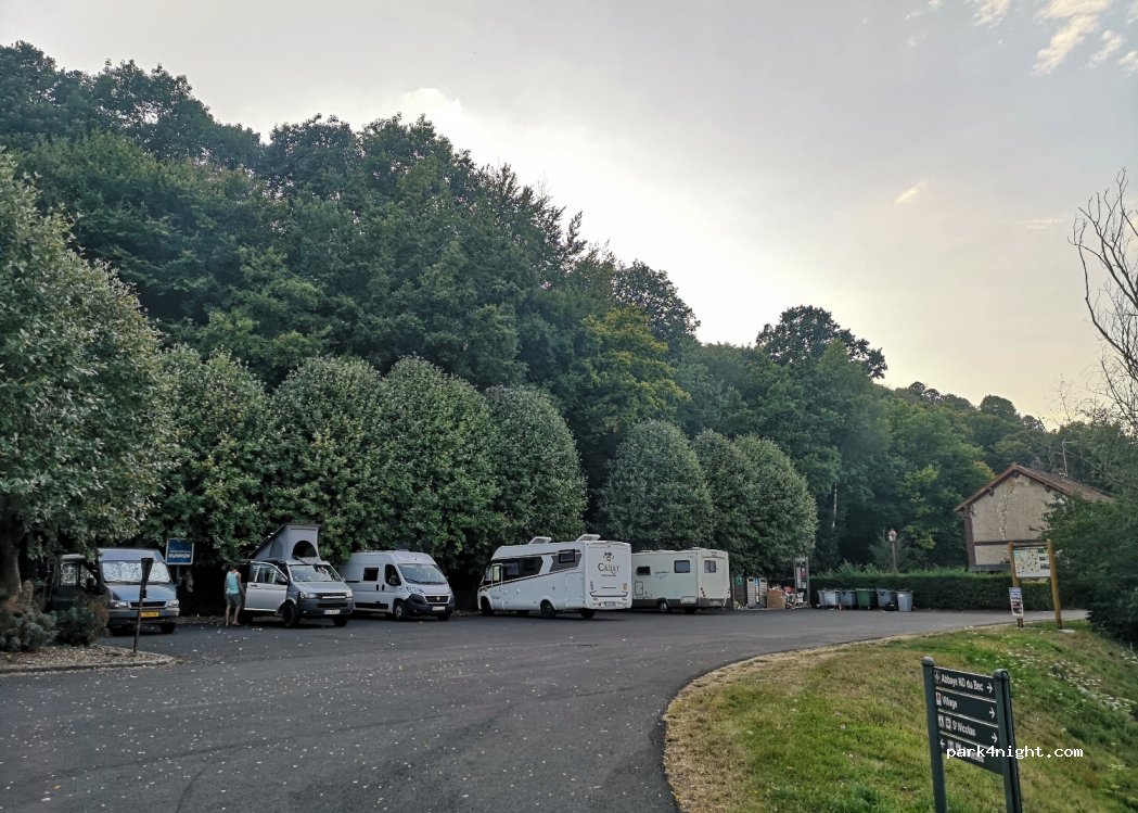 Aire de camping-car du Bec-Hellouin — foto 2