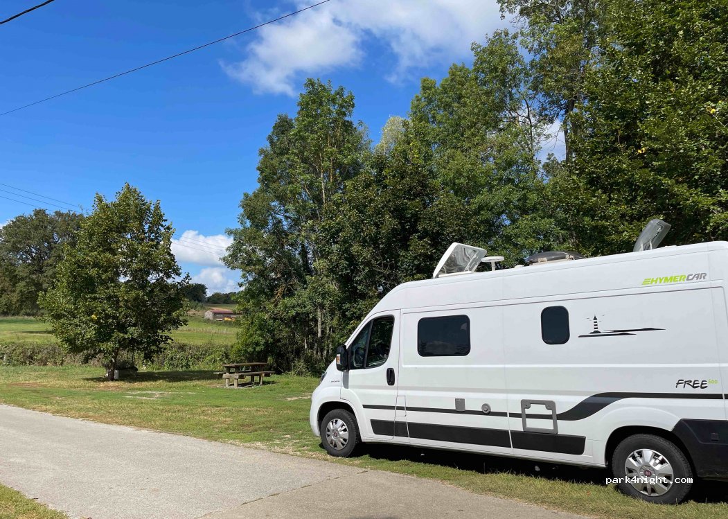 (71460) Savigny-sur-Grosne - La Prairie de Savigny — foto