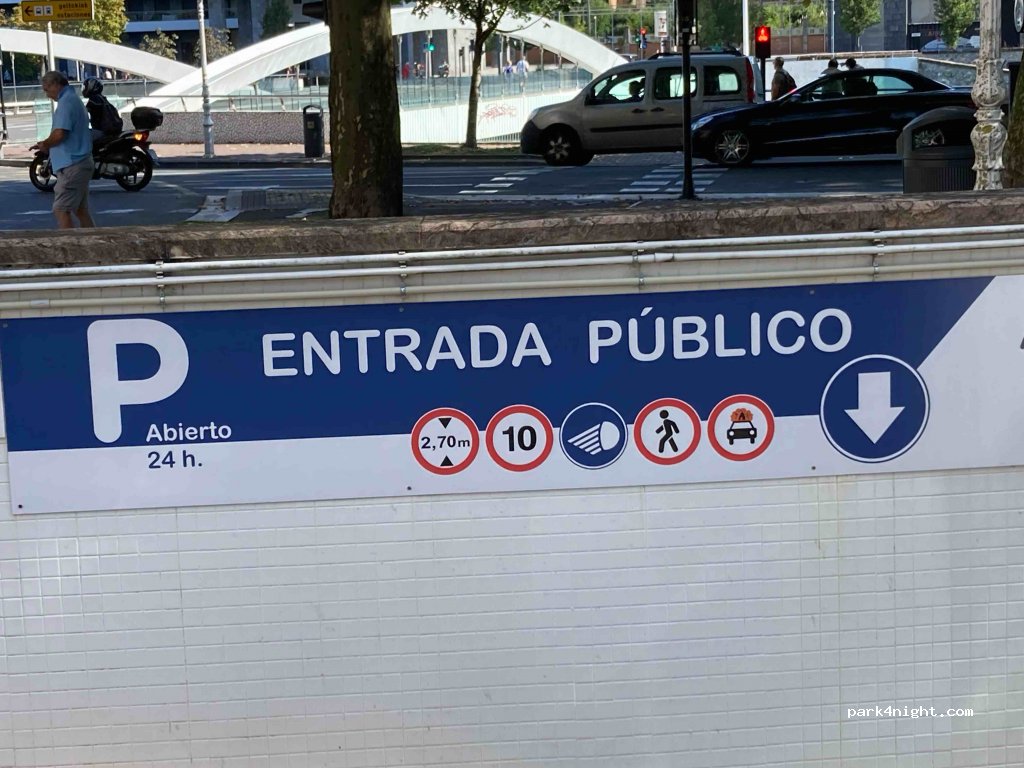 (20010) Donostia - 7W Pio XII.aren Plaza — foto