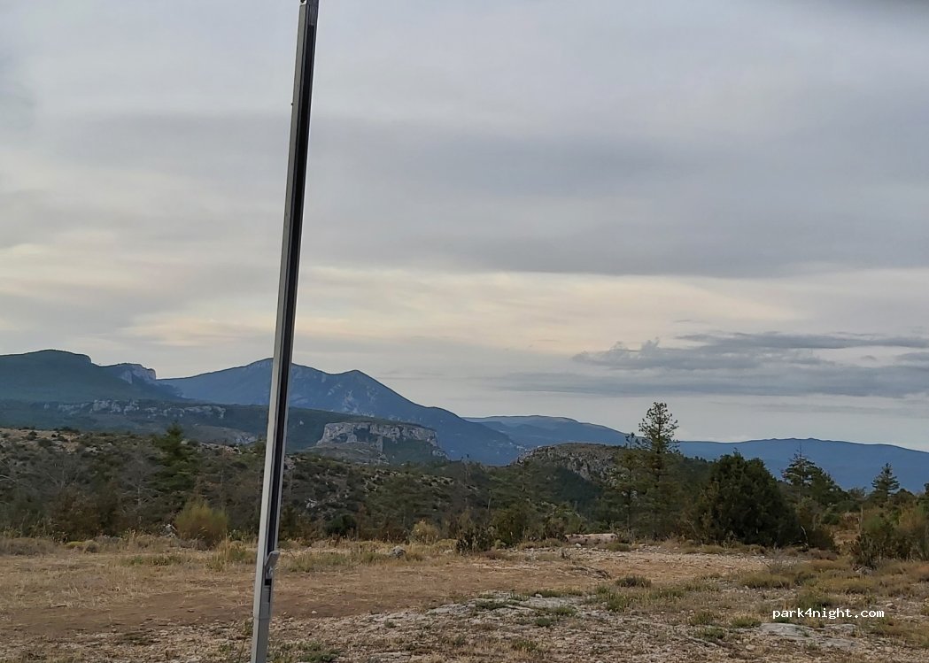 (04360) Moustiers-Sainte-Marie - Unnamed Road — foto