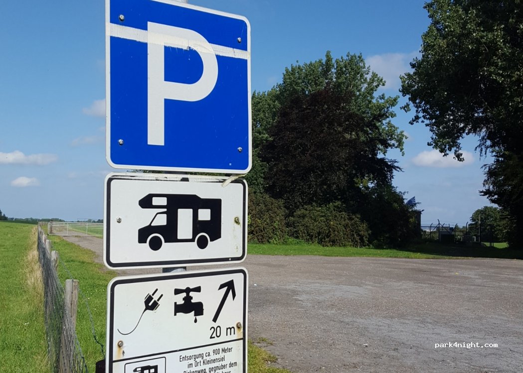 Wohnmobilstellplatz Deichparkplatz — foto