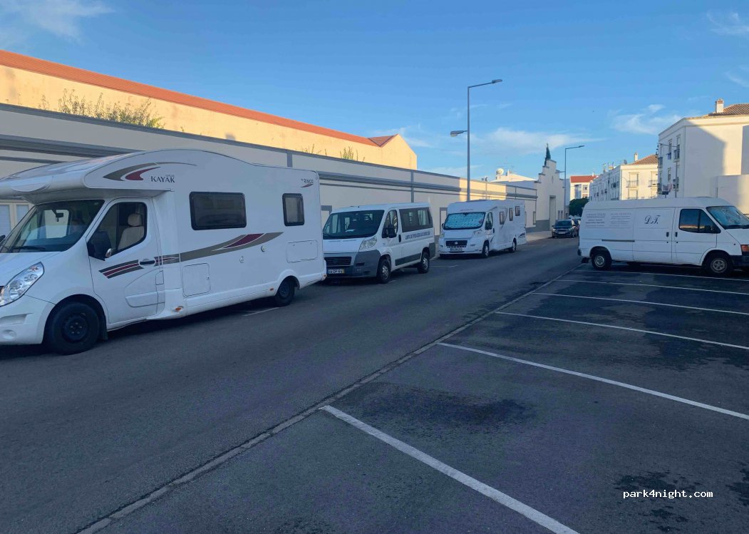 (8800-397) Tavira - 66 Rua dos Mártires da República — foto
