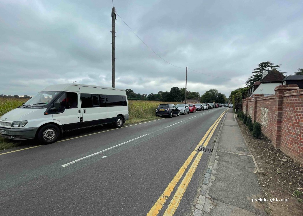 (SL7 1RQ) Bisham - Quarry Wood Road — foto