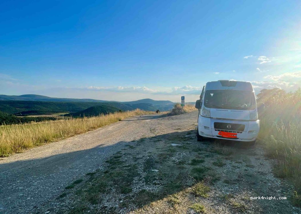 (83840) Bargème - Unnamed Road — foto 3